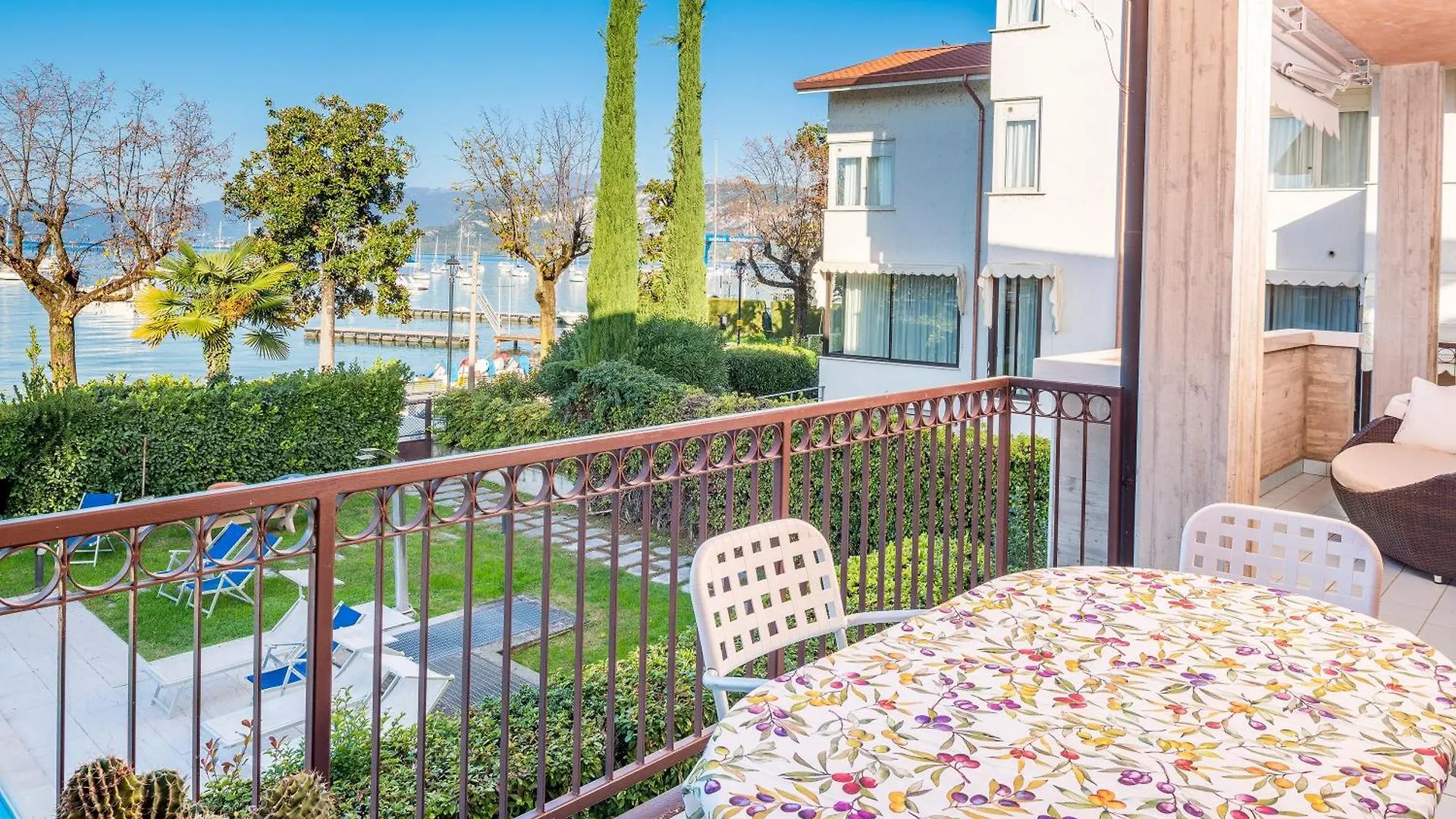 Apartments Rainer - Front Lake Bardolino 0*,